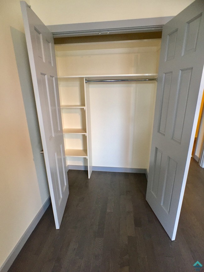 Foto del edificio - 5918 Bleecker St