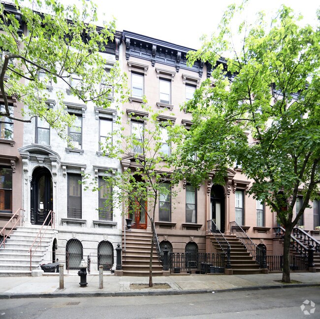 Building Photo - 401 Clinton St
