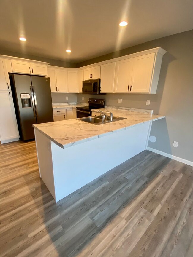 Building Photo - Condo for Rent