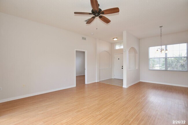 Foto del edificio - Beautiful 3/2 Corner Lot Home with a Fence...