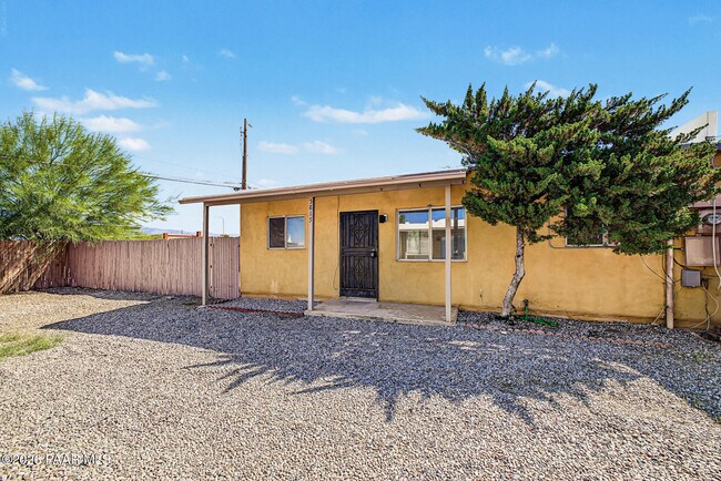 Foto del edificio - 5815 E 23rd St
