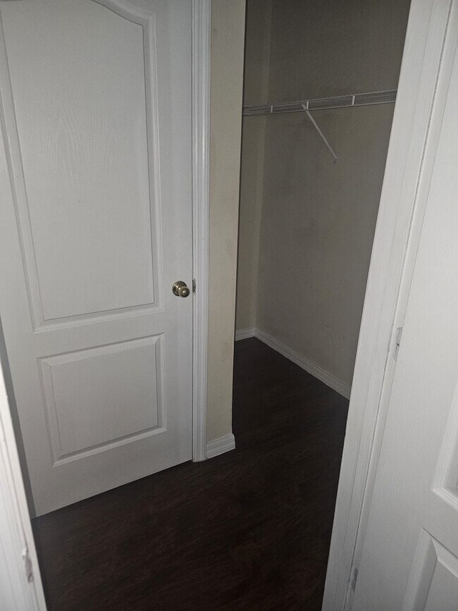 Foto del edificio - BEAUTIFUL, SPACIOUS,   2 BEDROOMS, 2 BATH TOWNHOME.