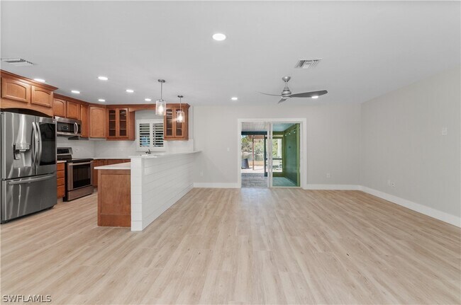 Foto del edificio - 54 Liberty Ln