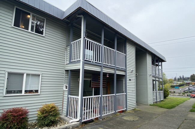 Building Photo - 4002 S Lawrence St