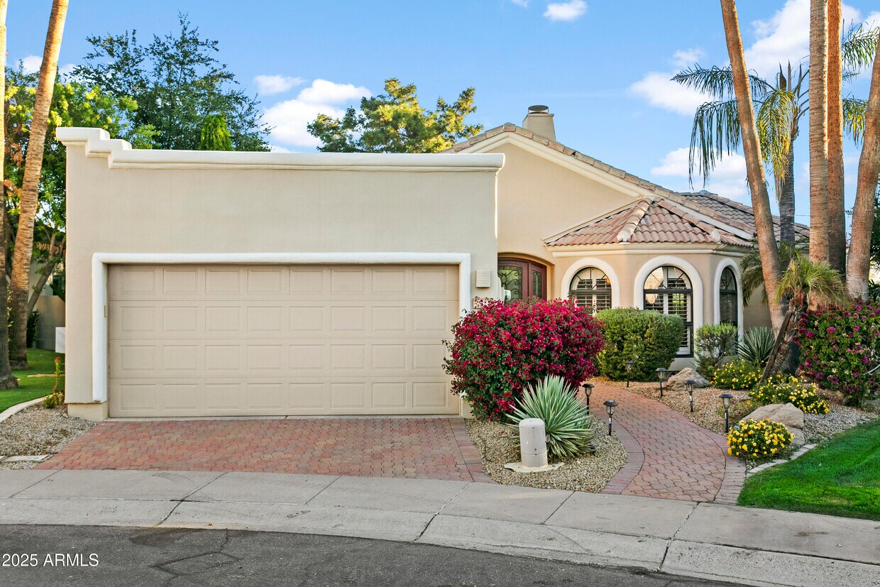 Foto principal - 7954 E Clinton St