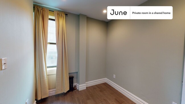 Foto del edificio - Private bedroom in 3 bed/2 bath Home
