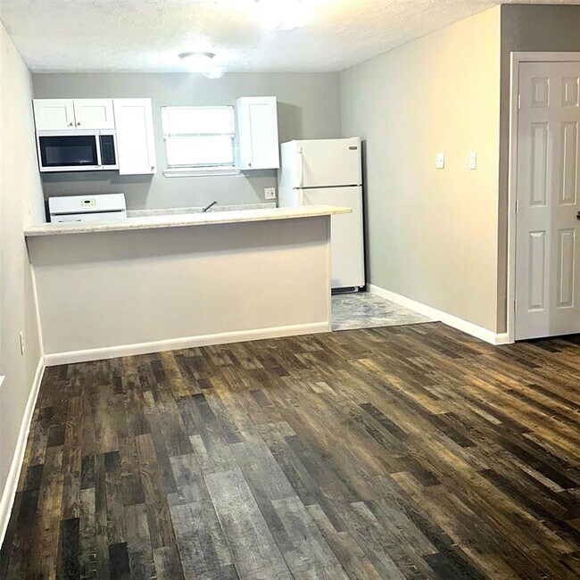 Building Photo - 3633 N MacGregor Way