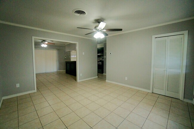 Building Photo - 5710 Tanglewood Dr