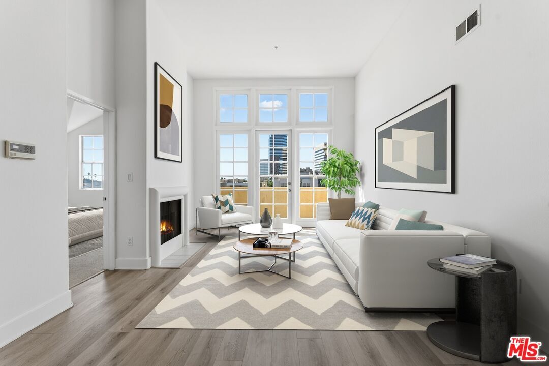 Foto principal - 1225 Armacost Ave