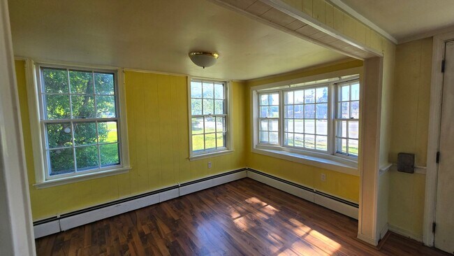 Building Photo - 605 Willow Street