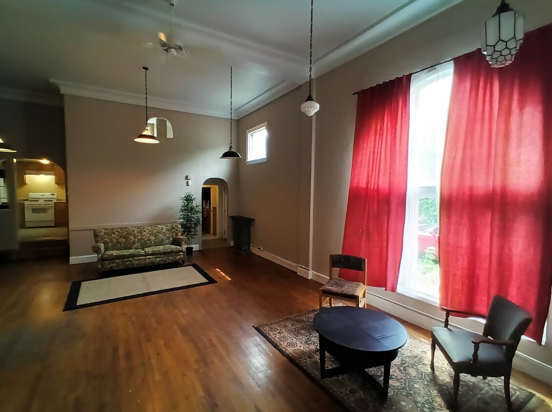The Great room - 2009 2nd St NE