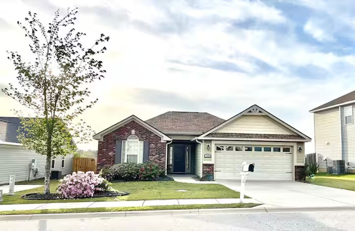 Foto principal - 3 Bedroom Ranch near Fort Gordon