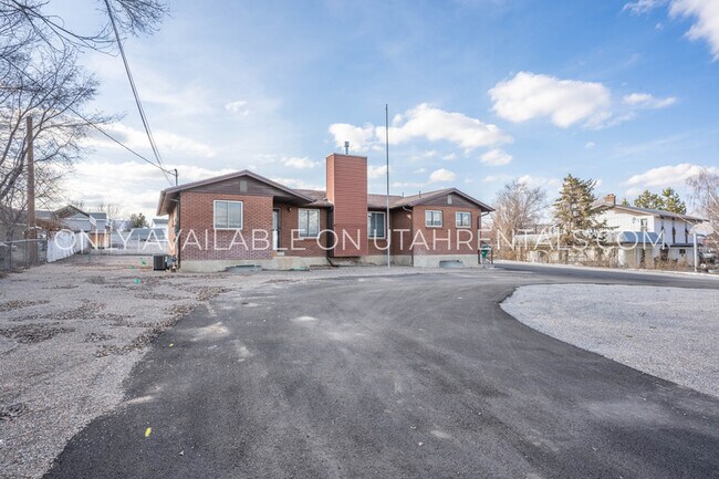 Foto del edificio - 15222 S Redwood Rd