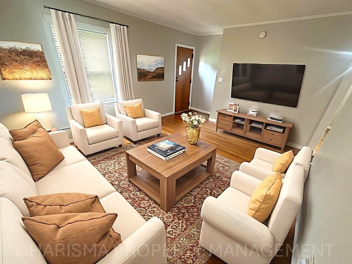 Primary Photo - Spacious 2 Bedroom, 1.5 Bath Home, Newly U...