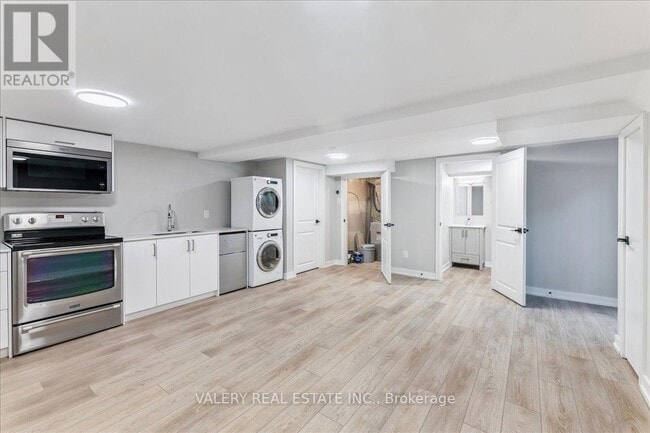 Building Photo - 245 Church St S