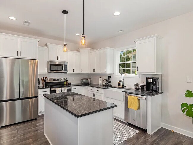 Building Photo - 325 Whetstone Dr