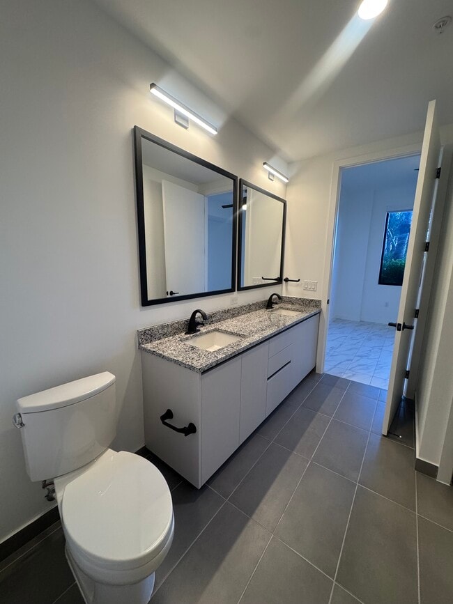 Building Photo - 15061 S Dixie Hwy