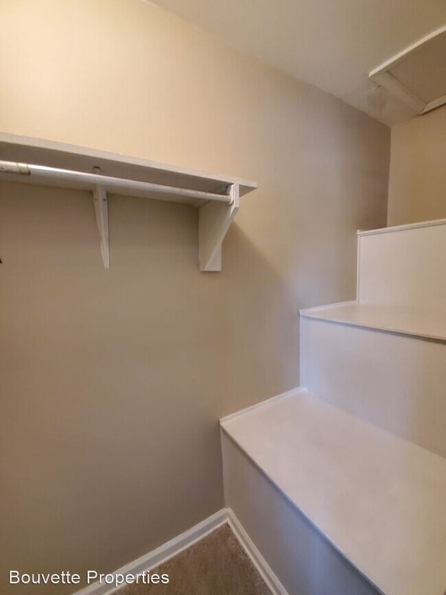 Building Photo - 2 br, 1.5 bath House - 3071-A Colonial Way
