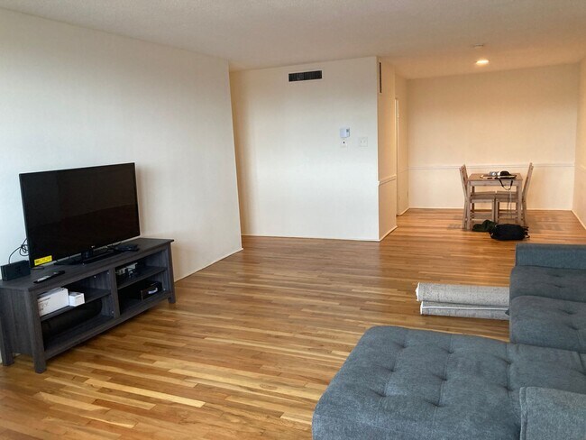 Foto del edificio - One-Bedroom Mt. Vernon Condo in St. Paul A...