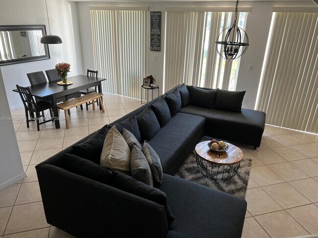 Foto del edificio - 10990 NW 62nd Ter