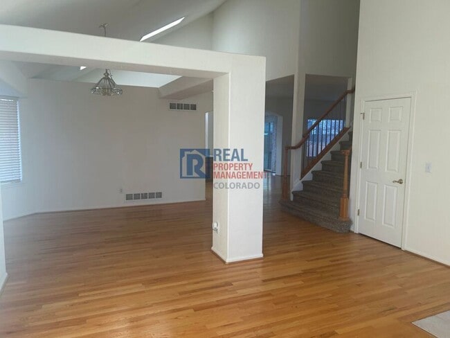 Building Photo - 9044 Edgewood St