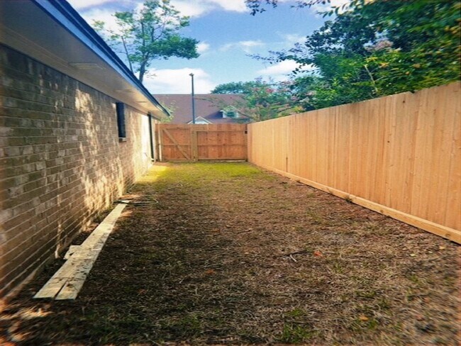 Building Photo - 12803 Cloverwood Dr
