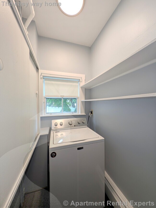 Building Photo - Wakefield 1+ Bedroom with parking included