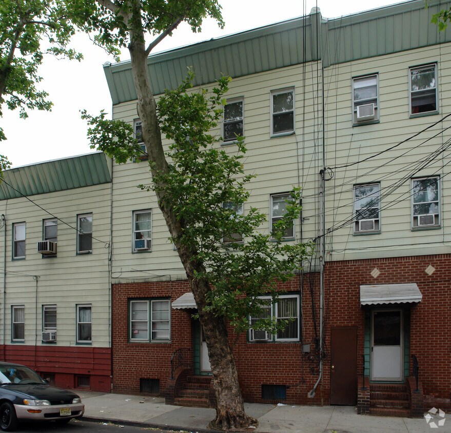 Building Photo - 192 Jefferson St