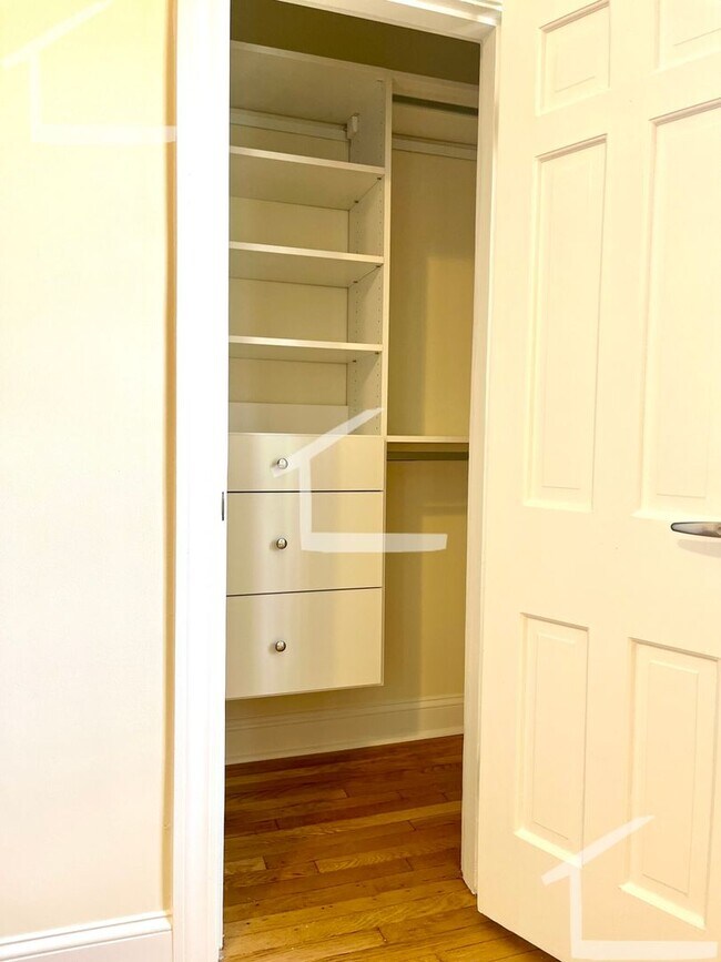 Foto del edificio - No broker fee - Available now