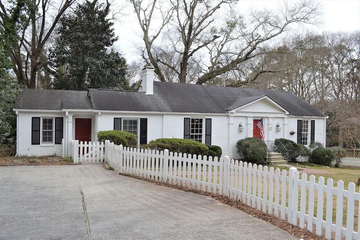Primary Photo - 388 Collier Rd NW