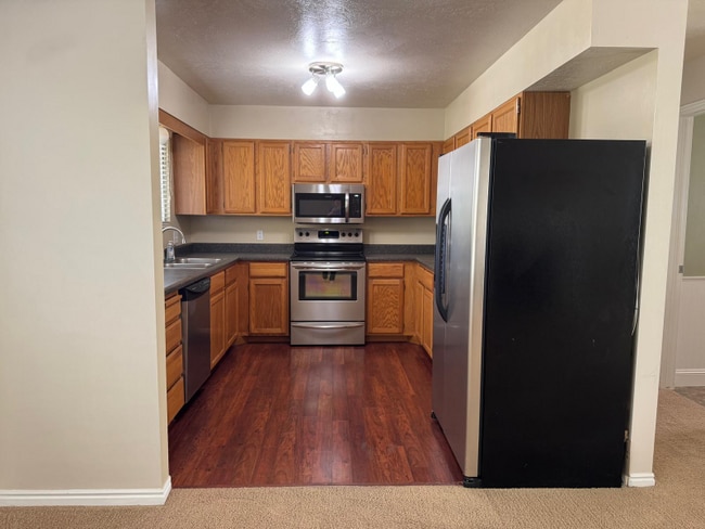 Foto del edificio - 800 Gatewood Dr