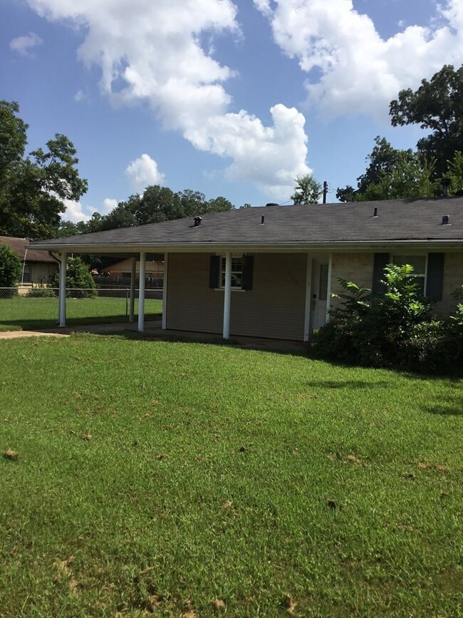 Building Photo - ADORABLE ANDERSON ISLAND. 2/1 NICE PATIO. ...