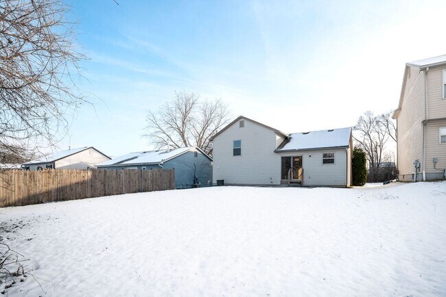 Building Photo - Beautiful 3 bedroom 2 bath home is now ava...