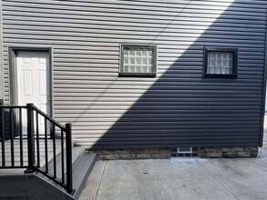 Building Photo - 236 S Market St