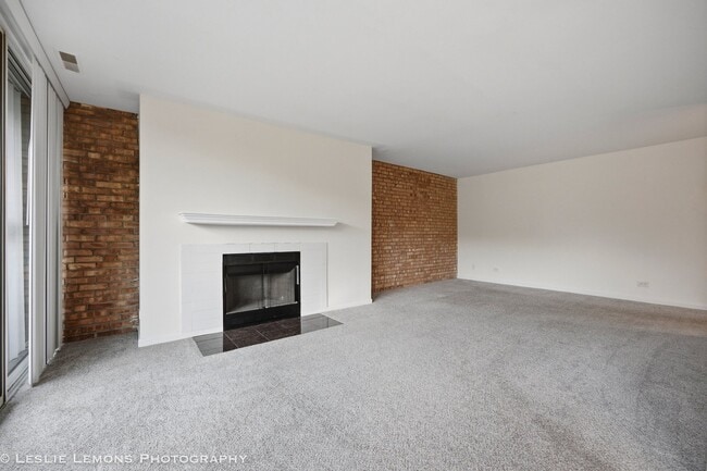 Building Photo - 6000 Oakwood Dr