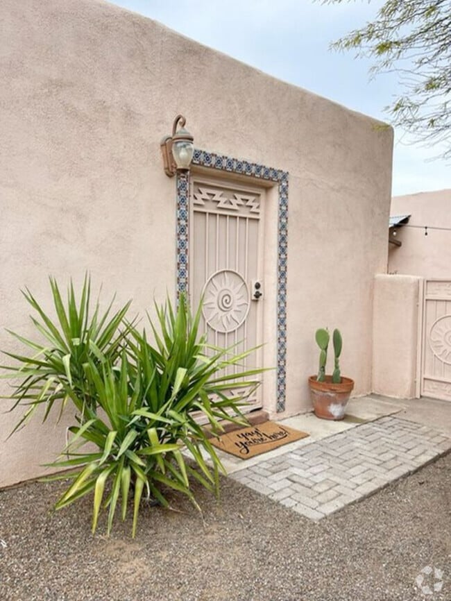 Building Photo - 2648 E Drachman St