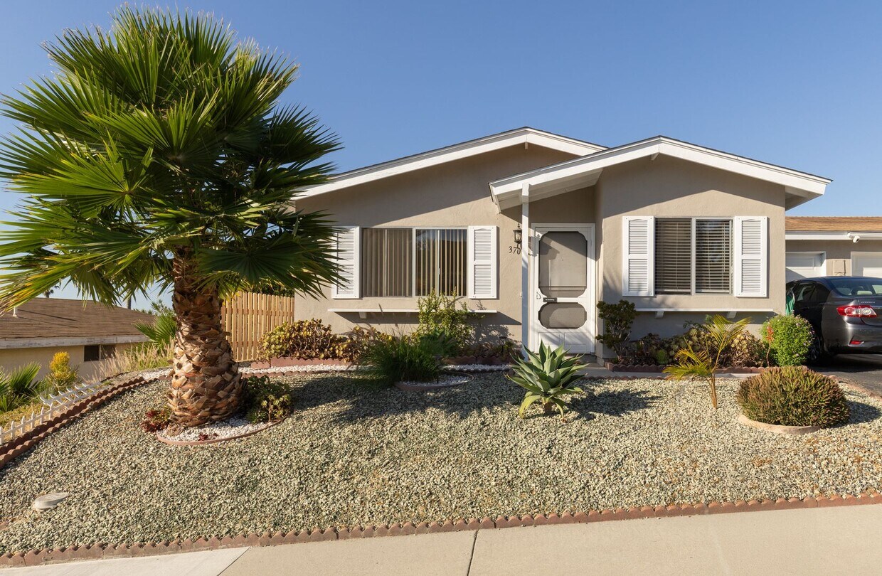 Primary Photo - Beautiful 2 bedroom in 55+ Community-GREAT...