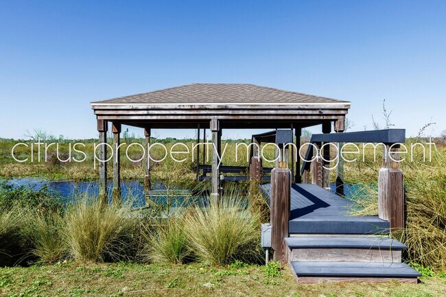 Foto del edificio - Stunning Double Waterfront 4/3 Home with Dock and Electric Boat Lift