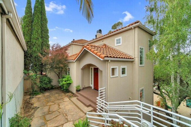 Building Photo - 4614 Redwood Rd