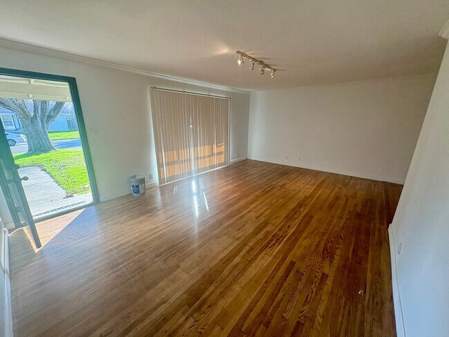 Building Photo - 8937 Talisman Dr