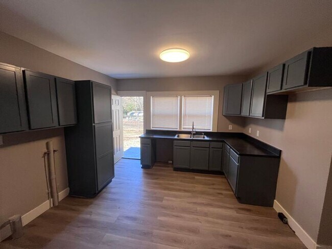 Foto del edificio - PRICE REDUCED!!