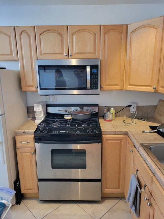 Building Photo - 1064 Sapphire St