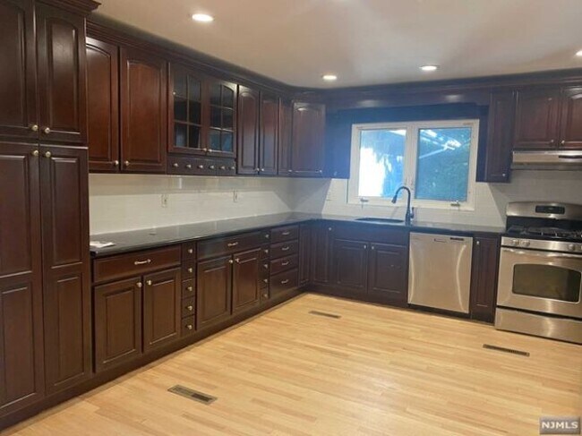 Building Photo - 78 Venus Dr