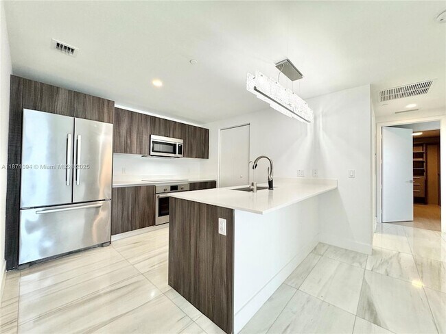 Foto del edificio - 488 NE 18th St