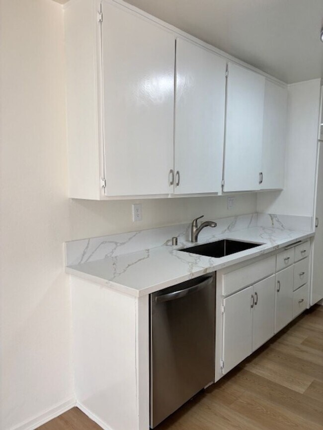 Foto del interior - 4338 Mammoth Ave Apts