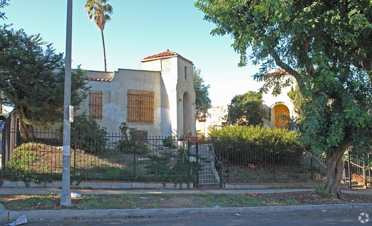 Building Photo - 1165 S Bronson Ave