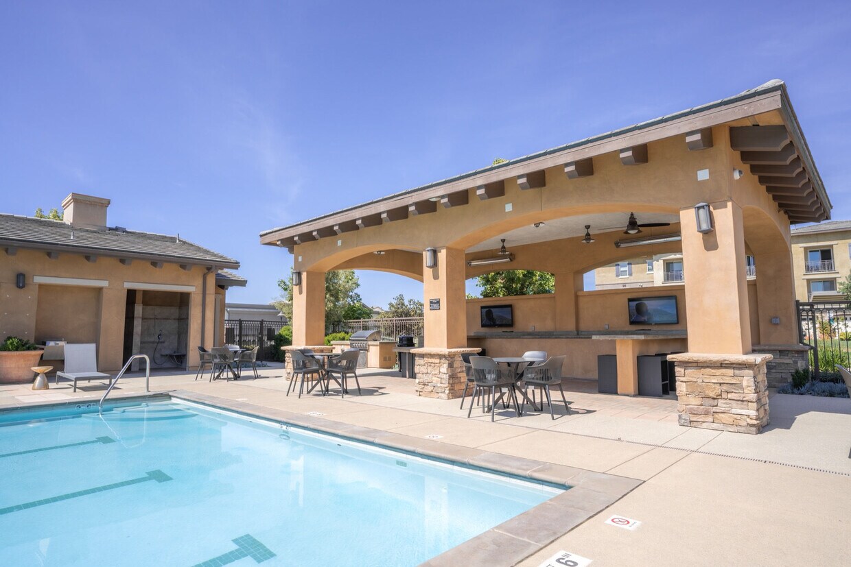 Hollister Village Apartments in Goleta, CA Westside Rentals