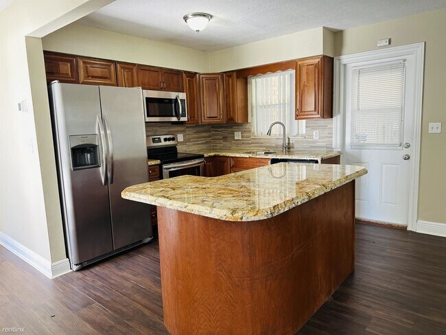 Foto del edificio - 2 br, 2 bath House - 1740 NE 64th St