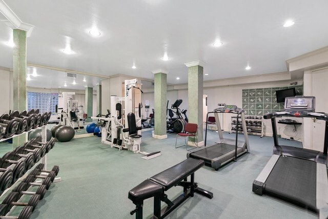 Building Photo - 390 S Sepulveda Blvd