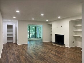 Building Photo - 1006 Dunbar Dr
